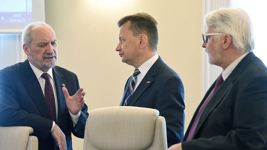 Szef MON, MSW i MSZ przed posiedzeniem rządu
