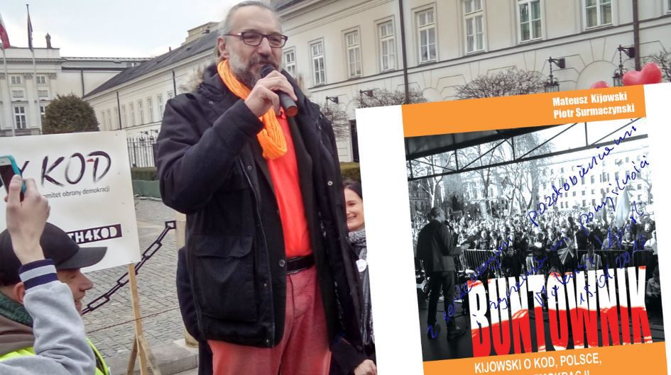Mateusz Kijowski i okładka książki "Buntownik"