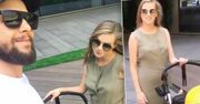 Agnieszka Kaczorowska z mężem i córką na pierwszym rodzinnym spacerze! W takim samym wózku swoje dzieci woziła Victoria Beckham