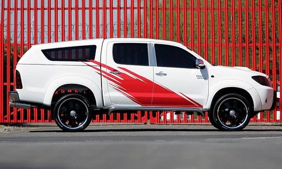 Z genami bolidu F1 - Toyota Hilux Sport Concept