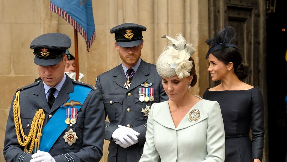 Grafolożka przeanalizowała pismo Meghan, Kate, Harry'ego i Williama