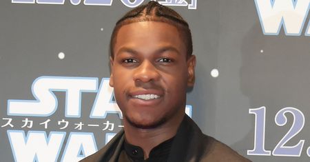 "Gwiezdne wojny": John Boyega zdobył się na piękny gest. Kupił rodzicom dom