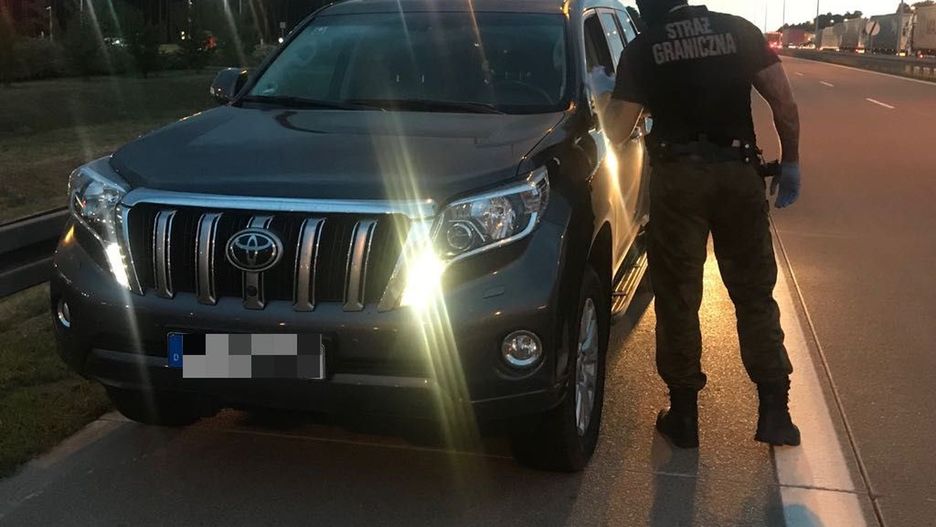 Auto trafiło na strzeżony parking