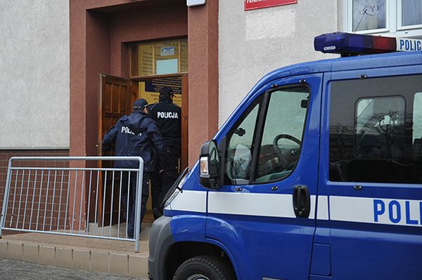 Mężczyzna podpalił się w radiowozie. Policjanci oskarżeni