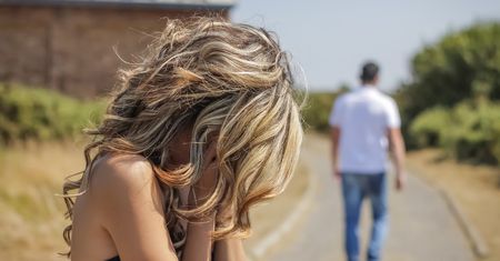Zobaczył żonę pierwszy raz bez makijażu. Od razu wziął rozwód