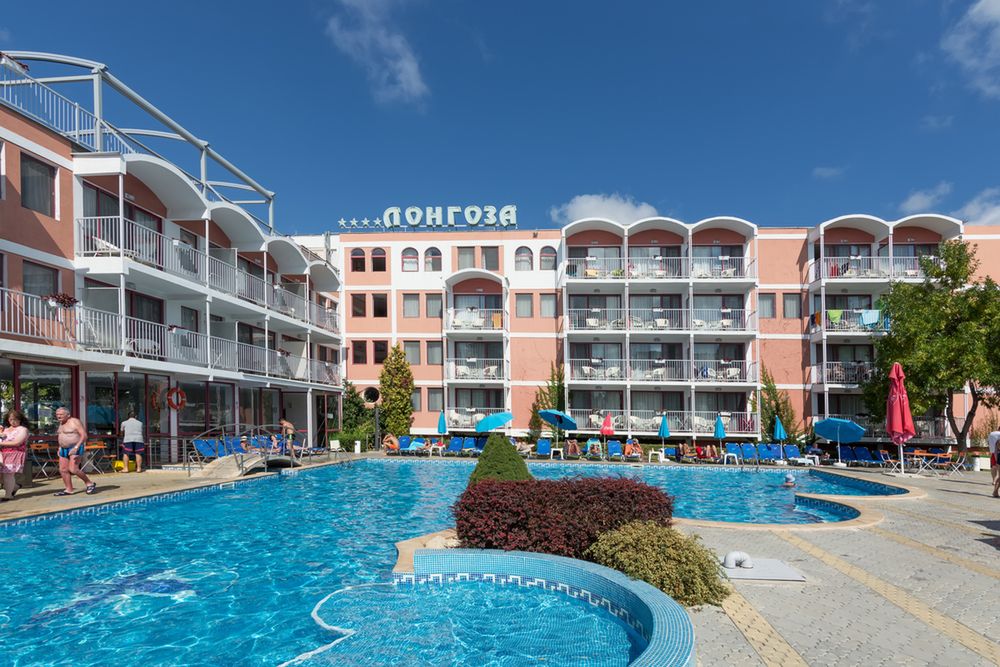 Np. tygodniowy pobyt w hotelu Aktinia w Słonecznym Brzegu we wrześniu z wyżywieniem all inclusive kosztuje od 399 euro za osobę.