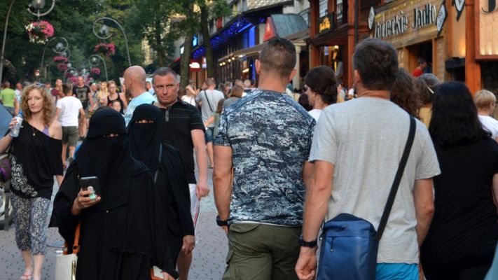 Widok kobiet ubranych w burki budzi już coraz mniejsze zdziwienie