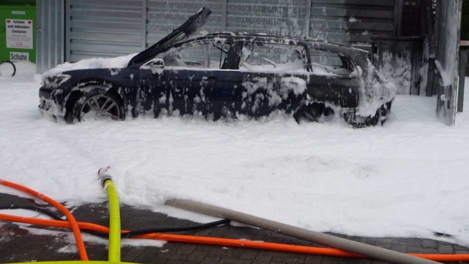 Volkswagen passat spłonął doszczętnie