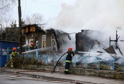 Warszawa. Pożar magazynu we Włochach. Ogień gasi 12 zastępów straży pożarnej
