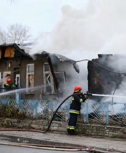 Warszawa. Pożar magazynu we Włochach. Ogień gasi 12 zastępów straży pożarnej