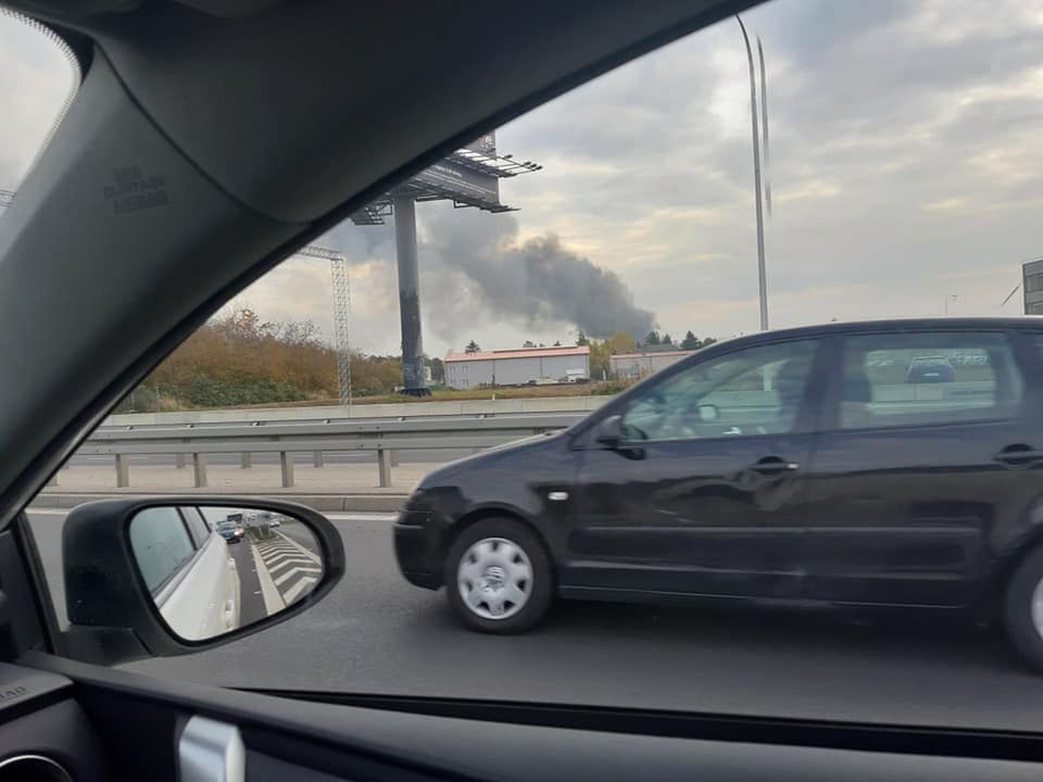 Warszawa. Pożar hali magazynowej przy ul. Krakowiaków 