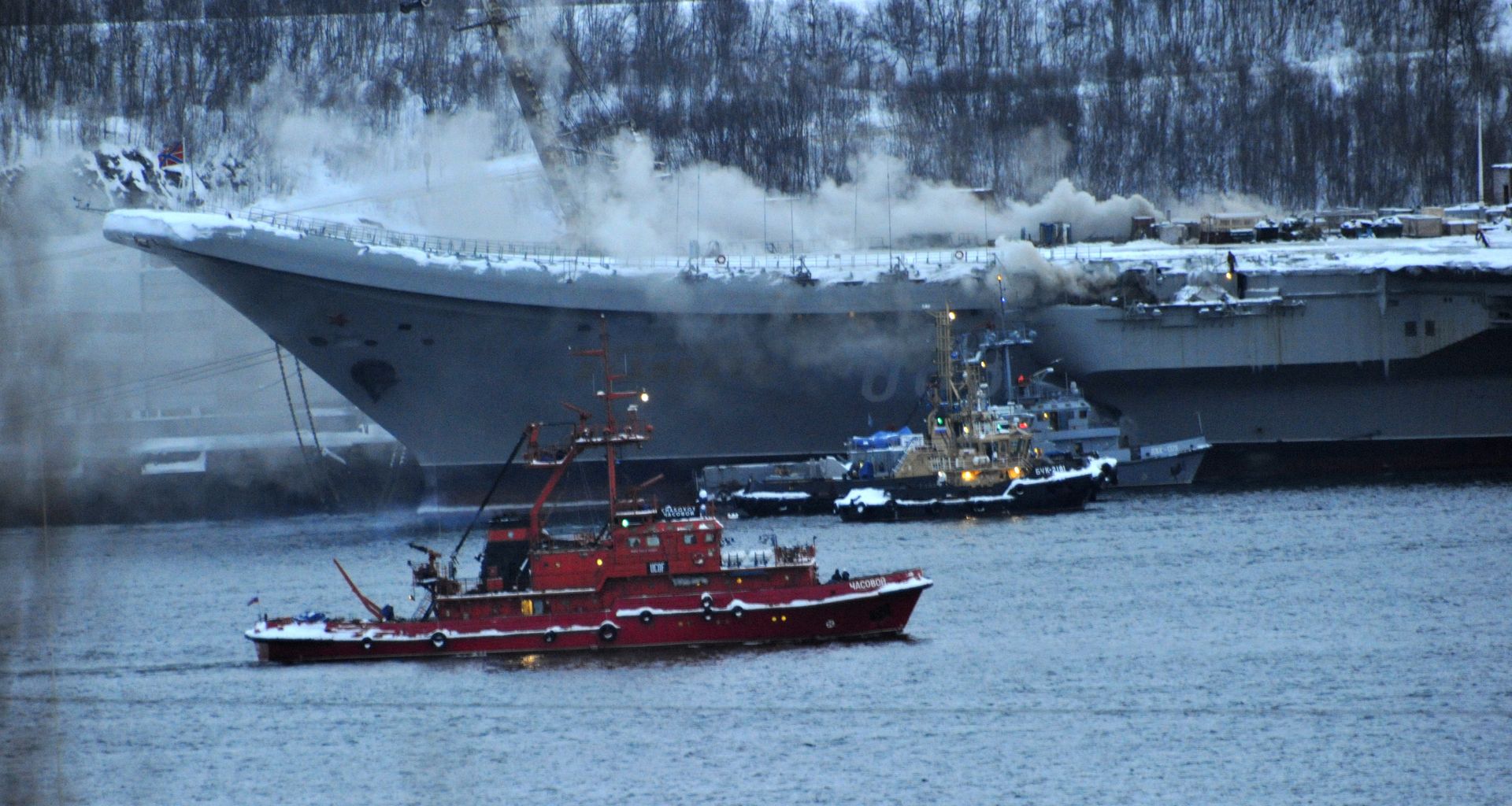 Rosja. Pożar na pokładzie lotniskowca "Admirał Kuzniecow" w Murmańsku