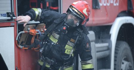 Ukrainiec rzucił niedopałek. Płonął hotel i 4 auta
