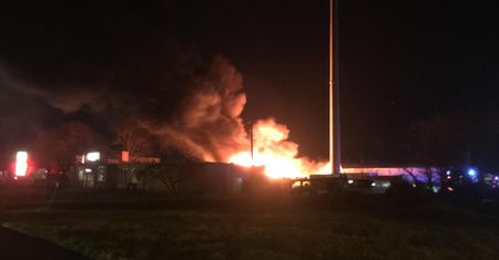 Pożar w Koszalinie. Na miejscu pracuje 14 jednostek straży pożarnej
