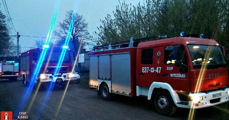 Pożar na Saskiej Kępie. Jedna osoba trafiła do szpitala