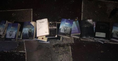 Pożar pochłonął kościół. Biblie i krzyże w nienaruszonym stanie