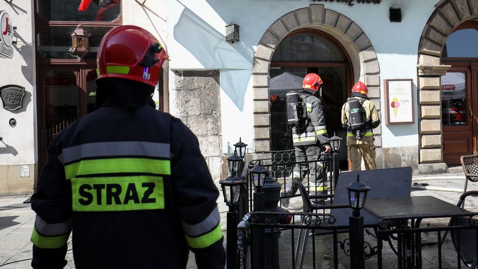 W gaszeniu pożaru uczestniczyło 8 zastępów Straży Pożarnej
