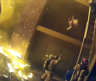 Chcąc uratować dziecko, zrzuciła je z drugiego piętra. Chwycił je strażak