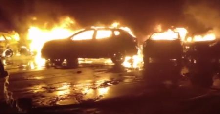 Pożar kosztujący miliony. Spłonęły setki samochodów Maserati