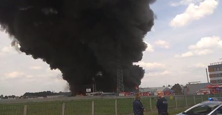Wielki pożar składowiska tworzyw sztucznych koło Torunia