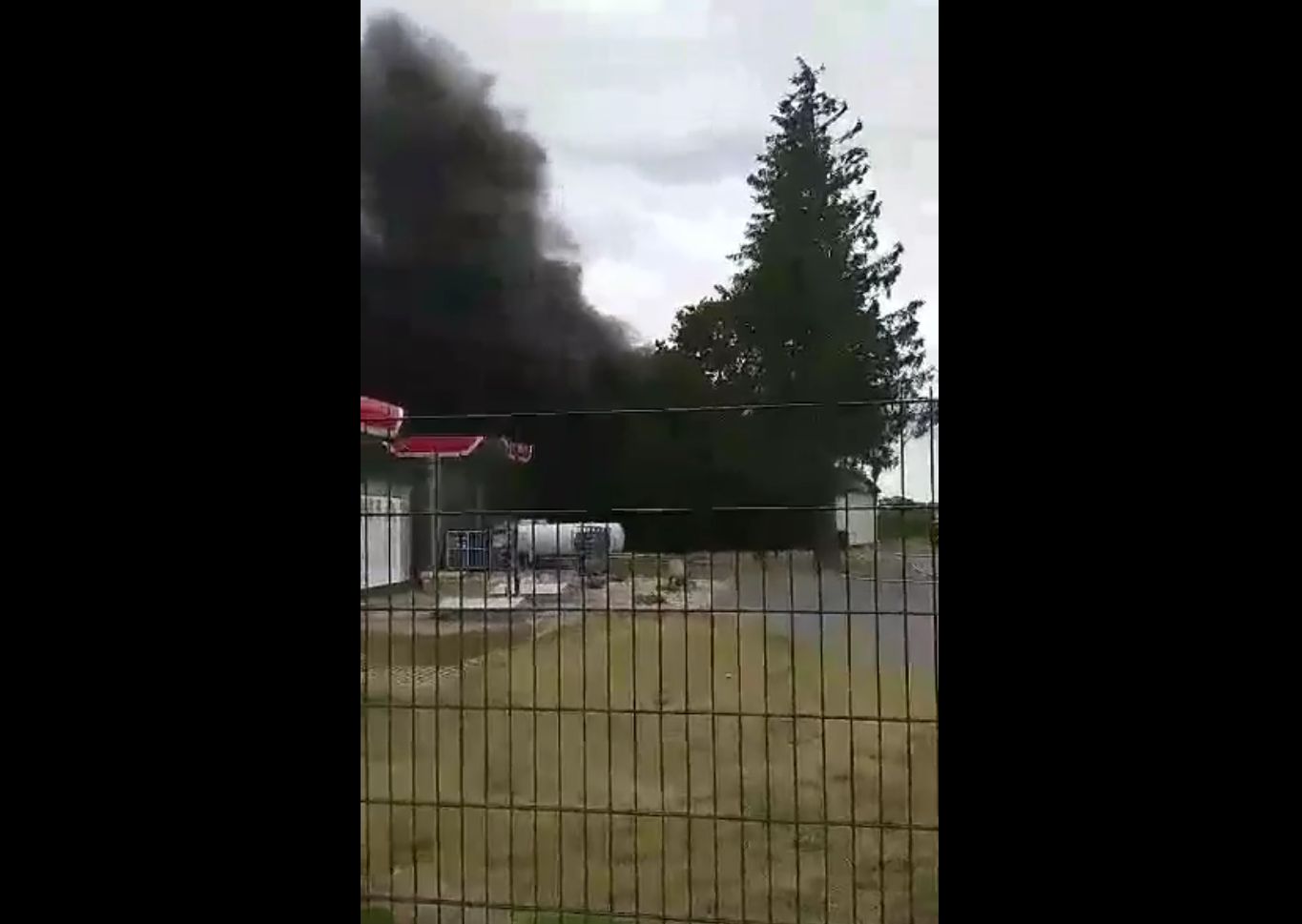 Czarny dym widać z dużej odległości