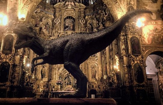 Dinozaury nie wyginęły! Zobacz, jak podróżują po całym świecie