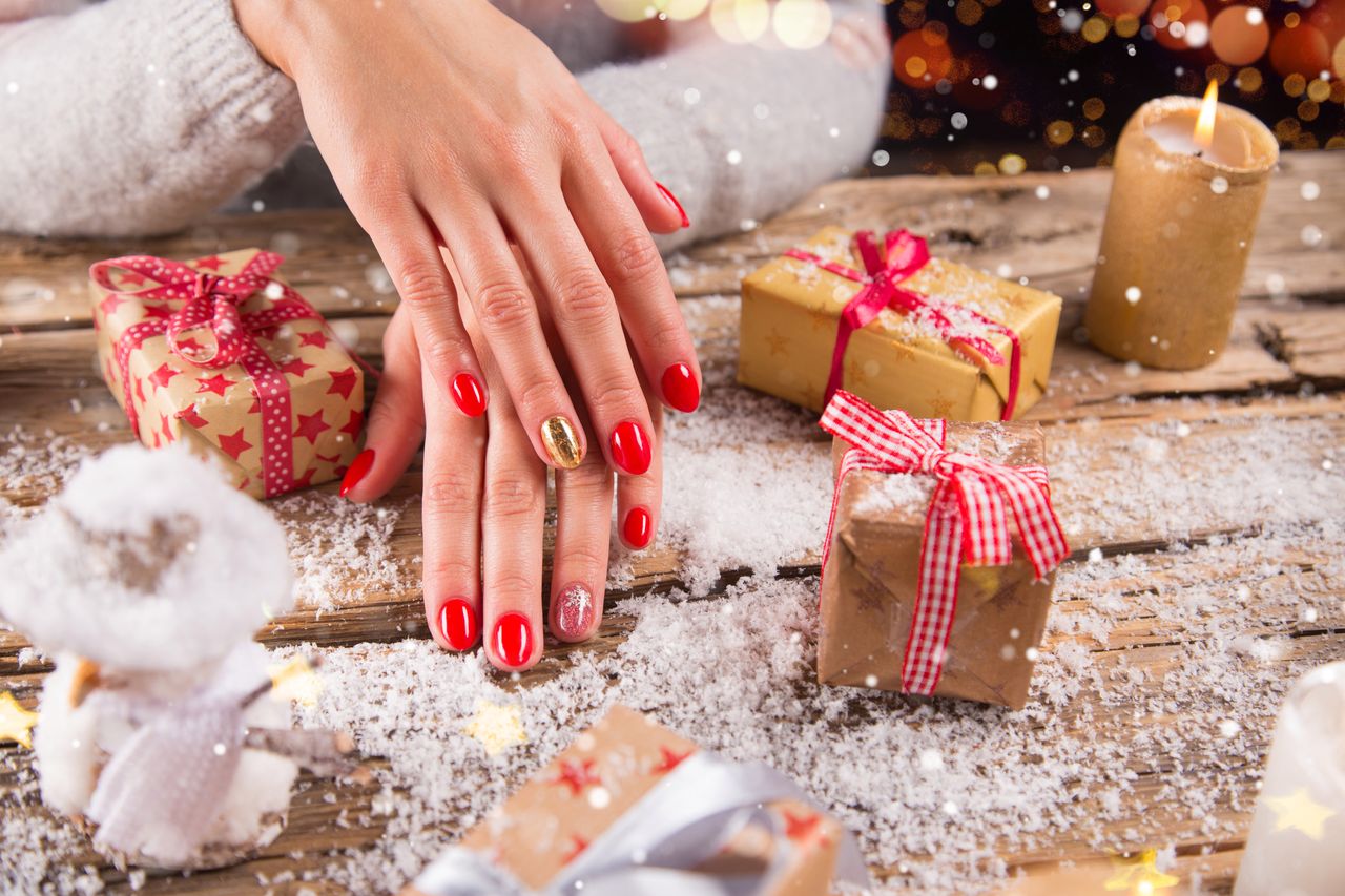 Najpiękniejsze paznokcie na zimę. To prawdziwy hit na święta Bożego Narodzenia