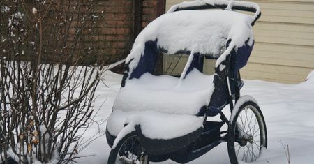 Rosja. Matka zostawiła dziecko na balkonie. Zamarzło na śmierć