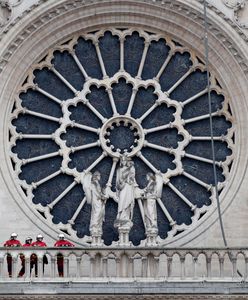 Katedra Notre Dame w płomieniach. Jakie zabytki i relikwie ocalały?