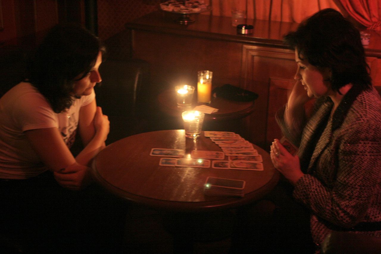 Zamówiła urok miłosny na faceta. Zapłaciła 200 zł - a to i tak mało w porównaniu do innych