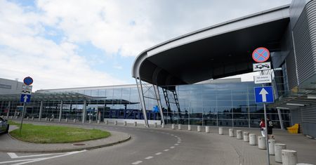 Pasażerowie utknęli na lotnisku w Poznaniu. Lot opóźniony ponad cztery godziny