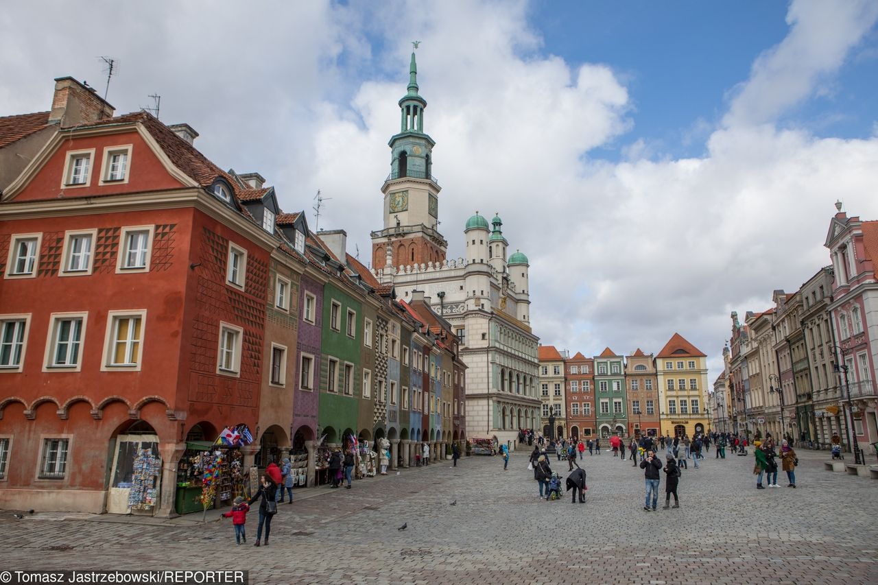 Poruszająca akcja w Poznaniu. Wnuczki zorganizowały dziadkom niezwykły prezent