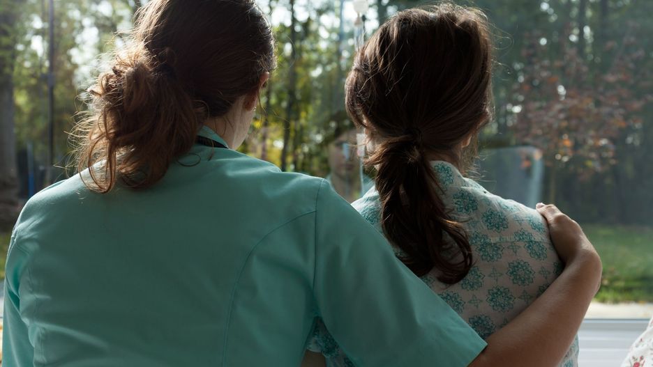 To, jak systemowo traktowane są położne, wpływa na ciężarne Polki. 