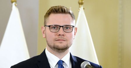 Koronawirus w Polsce. Michał Woś przestrzega innych. Minister opowiedział o zakażeniu i chorobie