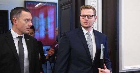 Koronawirus w Polsce. Minister Michał Woś zakażony. "My z rodziną już coraz lepiej"