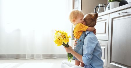 Dzień Matki 2019 – pomysły na prezent. Skorzystaj z naszych propozycji prezentów z okazji Dnia Matki i spraw mamie przyjemność w tym szczególnym dniu