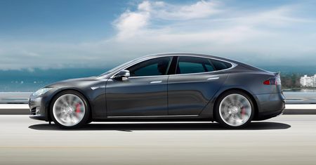 Tesla debiutuje w Korei - sześć miesięcy oczekiwania na jazdę próbną