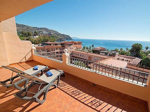 Balkon hotelu Bahia Tropical na Costa del Sol w Hiszpanii 