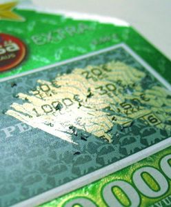 Kobieta kupiła zdrapkę, by udowodnić mężowi, że to strata pieniędzy. Wygrała milion