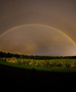 Nocna tęcza uchwycona na zdjęciu. To bardzo rzadkie zjawisko