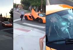 Chłopiec na deskorolce zniszczył auto warte ponad 1 mln zł. Pasażerowi puściły nerwy
