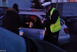 Nietypowa akcja ratunkowa policji. Uwolnili dziecko z zamkniętego samochodu