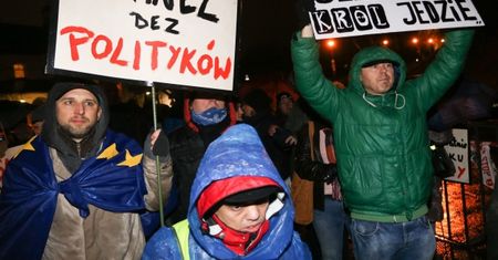 "Prywatna wizyta zwykłego posła". Internet wrze po protestach pod Wawelem