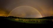 Nocna tęcza uchwycona na zdjęciu. To bardzo rzadkie zjawisko