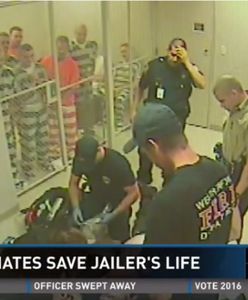 Więźniowie uratowali strażnika, który podczas służby dostał ataku serca