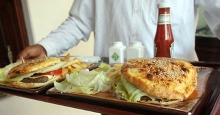 "Kamel burgery" hitem w Dubaju