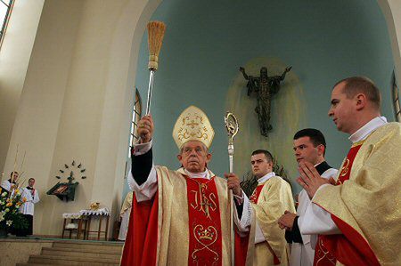 Glemp: dążenie PiS do oczyszczenia Polski było słuszne