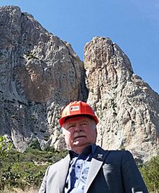 Ile zarabia Lech Wałęsa w podróży służbowej?