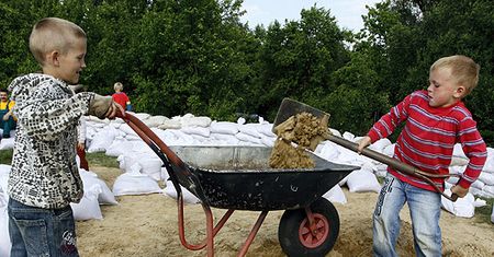 Władze Nowej Soli apelują o pilną pomoc przy wałach