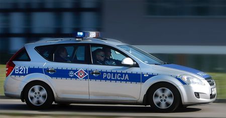 Uciekał przed policją, ale uderzył w radiowóz straży miejskiej